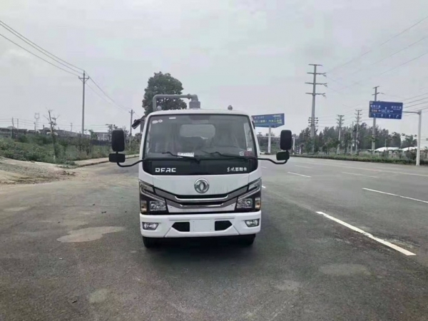 東風國六多利卡D6清洗車